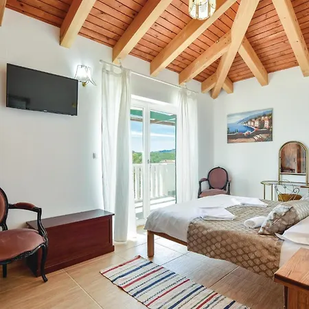 Beautiful In Zrnovnica-split With Sauna Semesterbostad *
