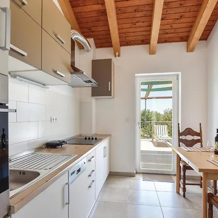Semesterbostad Beautiful In Zrnovnica-split With Sauna *