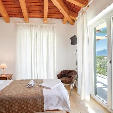Beautiful In Zrnovnica-split With Sauna Semesterbostad *